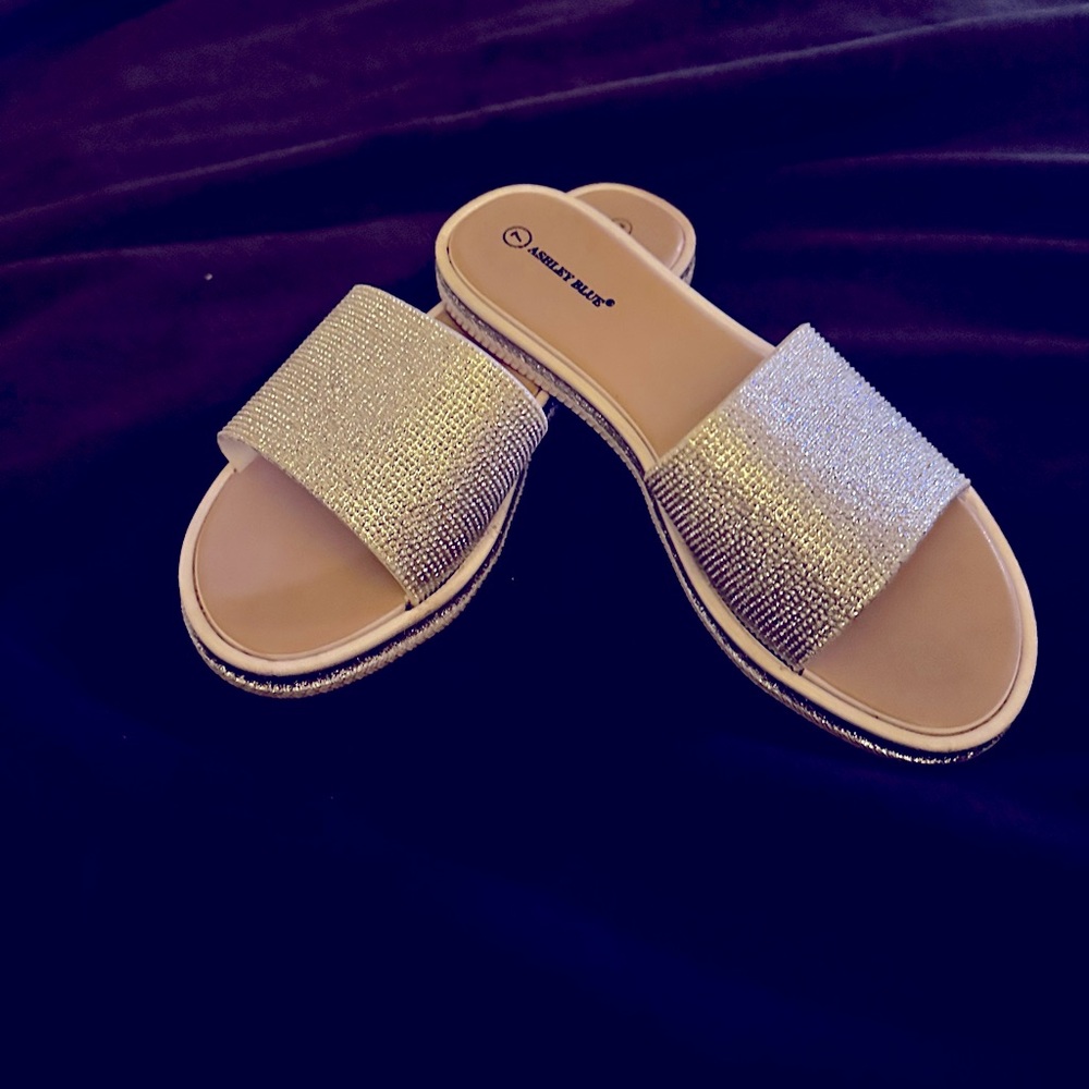 Women’s size 7 slide on shimmery sandals